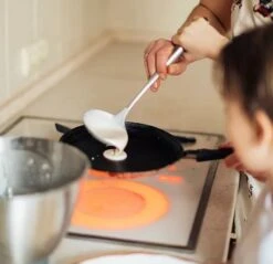 Cheffinger Pannenkoekenpan - Antiaanbaklaag - Krasbestendig - 28cm 7 Cheffinger Pannenkoekenpan - Antiaanbaklaag - Krasbestendig - 28cm -Keuken Pot Winkel 1200x1161 1