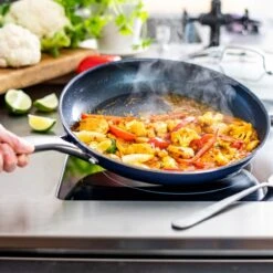 Blue Diamond, Keramische Koekenpan Verrijkt Met Diamantdeeltjes – Inductie Koekenpan Ø 28 Cm – PFAS En PHOA Vrij -Keuken Pot Winkel 1200x1200 283