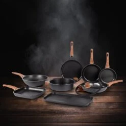 Rosmarino Black Line - Wokpan - Ø30cm - 100% PFAS & PFOA Vrij - Gegoten Aluminium - Non-stick Minerale Coating - Ergonomische Handgreep - Geschikt Voor Alle Warmtebronnen & Vaatwasser -Keuken Pot Winkel 1200x1200 937
