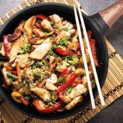 Rosmarino Black Line - Wokpan - Ø30cm - 100% PFAS & PFOA Vrij - Gegoten Aluminium - Non-stick Minerale Coating - Ergonomische Handgreep - Geschikt Voor Alle Warmtebronnen & Vaatwasser -Keuken Pot Winkel 1200x1200 940