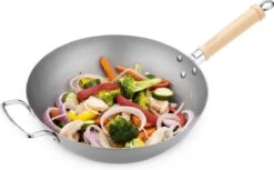 Navaris Grote Wokpan Geschikt Voor Inductie - Koolstofstalen Wok Met Twee Handvaten - Carbon Steel Wok 30 Cm Diameter - Voor Roerbak- En Wokgerechten -Keuken Pot Winkel 1200x743 5